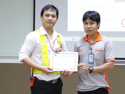 ให้รางวัลกับผู้ที่ทำคะแนนความปลอดภัยได้สูงที่สุด