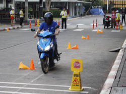 ฝึกและทดสอบทักษะการขับรถหลบหลีกสิ่งกีดขวาง Slalom
