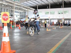 ฝึก และประเมินทักษะการหยุดรถในสถานการณ์ฉุกเฉิน Speed and Stop