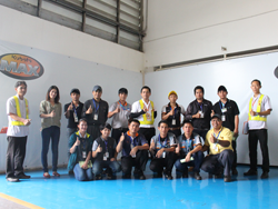 ถ่ายภาพร่วมกันเป็นที่ระลึก