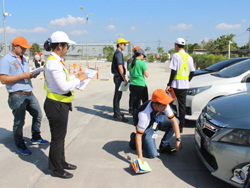 ฝึก และประเมินทักษะการตรวจสอบความปลอดภัย และการเตรียมความพร้อมภายในห้องโดยสารก่อนการออกรถ