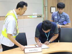 ลงทะเบียนรับเอกสารประกอบการฝึกอบรม