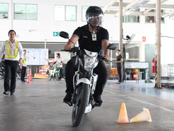ฝึก และประเมินทักษะการขับขี่หลบหลีกสิ่งกีดขวางแบบซิกแซก Slalom Riding Technique