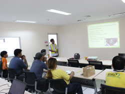เทคนิคการตรวจสอบ และบำรุงรักษารถจัรยานยนต์เบื้องต้น Pre-Trip Inspection and Basic Maintenance โดยอาจารย์ทรงชัย  วิชาชาญ