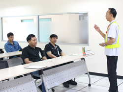 เทคนิคการขับขี่รถจักรยานยนต์อย่างปลอดภัย Safety Riding Technique โดยอาจารย์อนุชาติ  เชียงสุข