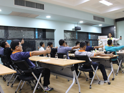 เทคนิคการขับรถเชิงป้องกันอุบัติเหตุ Defensive Driving Technique โดยอาจารย์อนุชาติ  เชียงสุข