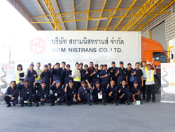 ถ่ายภาพร่วมกันเป็นที่ระลึก