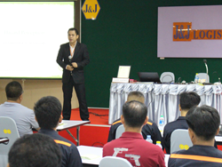 เทคนิคการขับรถบรรทุก และรถหัวลากเชิงป้องกันอุบัติเหตุ Defensive Driving Technique for Heavy Truck and Tractor Trailer โดยอาจารย์อภิรัติ  คำสายพรม
