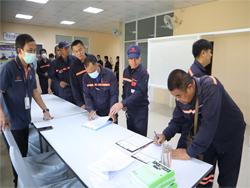 ลงทะเบียนรับเอกสารประกอบการฝึกอบรม