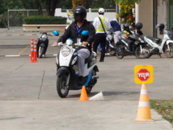 เทคนิคการขับรถหลบหลีกสิ่งกีดขวาง Slalom Riding