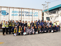 ถ่ายภาพร่วมกันเป็นที่ระลึก