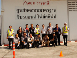 ถ่ายภาพร่วมกันเป็นที่ระลึก