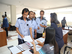 ลงทะเบียนรับเอกสารประกอบการฝึกอบรม