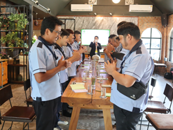 พนักงานขับรถมืออาชีพ โดยอาจารย์อภิรัติ  คำสายพรม