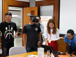 ตรวจประเมินการมองเห็นในภาวะแสงสลัวด้วยเครื่อง VR Vision Screening