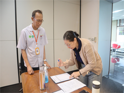 ลงทะเบียนรับเอกสารประกอบการฝึกอบรม