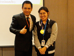 มอบรางวัลให้กับผู้ที่ร่วมตอบคำถามได้สูงสุด