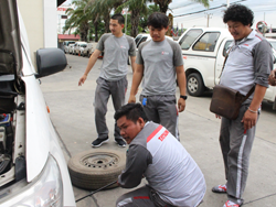 เทคนิคการถอดเปลี่ยนยางในสถานการณ์ฉุกเฉิน