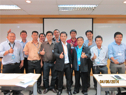 ถ่านภาพร่วมกันเป็นที่ระลึก หลักสูตร การขับรถอย่างปลอดภัย