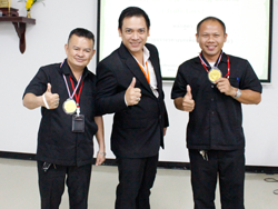 มอบของรางวัลให้กับผู้ที่ร่วมตอบคำถามสูงสุด
