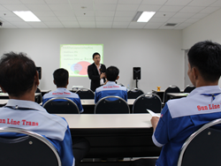 เทคนิคการขับรถอย่างปลอดภัยโดยอาจารย์อภิรัติ  คำสายพรม