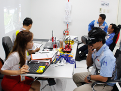 ตรวจประเมินการมองเห็นในภาวะแสงสลัวด้วยเครื่อง VR Vision Screening