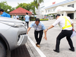 การตรวจสอบความปลอดภัยโดยรอบตัวรถ Pre-Trip Walk Around