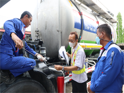 การตรวจสอบระบบหล่อลื่น และของเหลวภายในรถบรรทุก