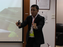 การขับรถอย่างปลอดภัย และการขับรถในสถานการณ์ฉุกเฉินโดย อาจารย์อภิรัติ  คำสายพรม