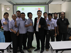 ถ่ายภาพร่วมกันเป็นที่ระลึก
