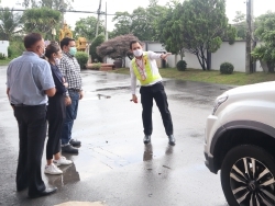 สาธิตเทคนิคการตรวจสอบความปลอดภัยรอบตัวรถ		
