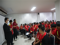 ผู้บริหารกล่าวขอบคุณทีมวิทยากร