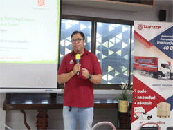 ผู้บริหารกล่าวทักทายพร้อมเน้นย้ำมาตรฐานความปลอดภัย