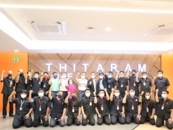 ถ่ายภาพร่วมกันเป็นที่ระลึก		