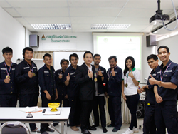 ถ่ายภาพร่วมกันเป็นที่ระบึก