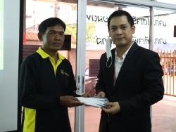 มอบประกาศนียบัตรให้กับผู้ที่ผ่านการฝึกอบรม