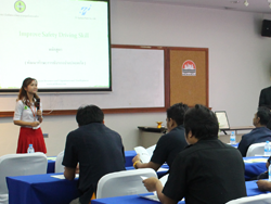 กล่าวต้อนรับพร้อมแนะนำกิจกรรมประกอบการฝึกอบรม