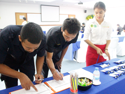 ลงทะเบียนรับเอกสารประกอบการฝึกอบรม