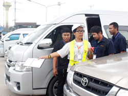 ฝึก และประเมินทักษะการเตรียมความพร้อมก่อนการออกรถ Pre-Trip Inspection