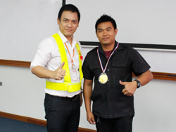 ให้รางวัลกับผู้ที่สามารถผ่านการทดสอบได้คะแนนดีที่สุด