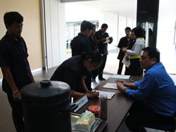 ลงทะเบียนรับเอกสารประกอบการฝึกอบรม
