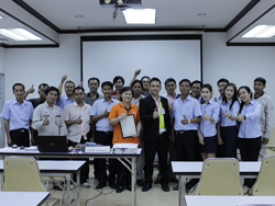 ถ่ายภาพร่วมกันเป็นที่ระลึก