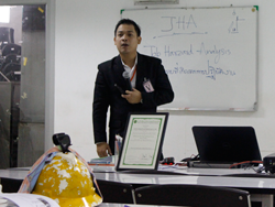 เทคนิคการขับรถเชิงป้องกันอุบัติเหตุ Defensive Driving Technique โดยอาจารย์อภิรัติ  คำสายพรม