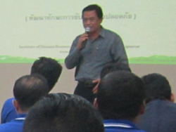 กล่าวทักทาย  พร้อมมอบนโยบายโดยผู้บริหาร