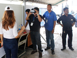 การตรวจสอบการมองเห็นในภาวะแสงสลัว ด้วยเครื่อง VR Vision Screening