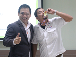 ให้รางวัลกับผู้ที่สามารถตอบคำถามได้มากที่สุด