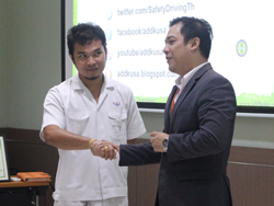 มารยาท และการทักทายผู้รับบริการอย่างมืออาชีพ