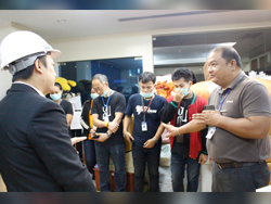 ผู้บริหารคลังสินค้าแนะนำบทบาทหน้าที่ของพนักงานประจำคลังสินค้า